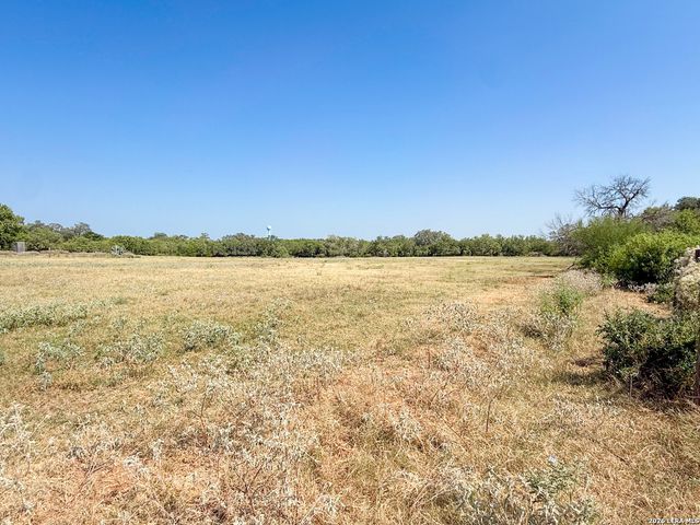 605 W County Road 678, Natalia, TX 78059