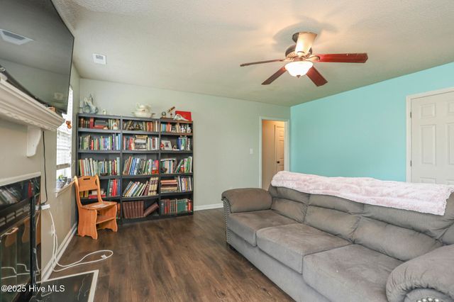 302 Paddock Place, Jacksonville, NC 28546