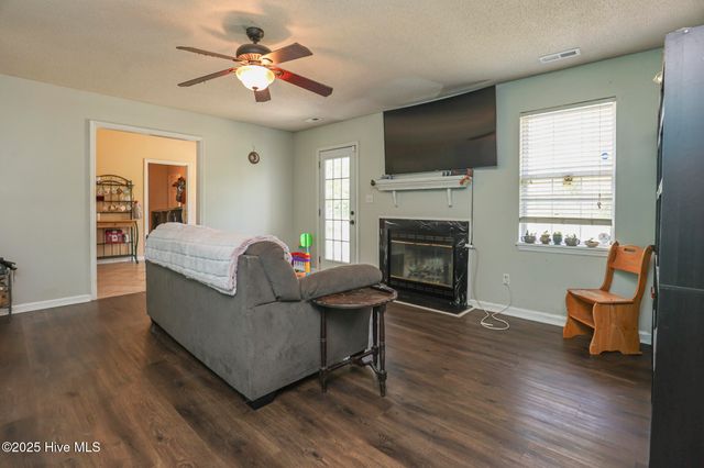 302 Paddock Place, Jacksonville, NC 28546