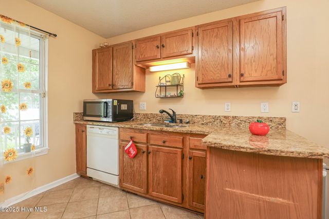 302 Paddock Place, Jacksonville, NC 28546
