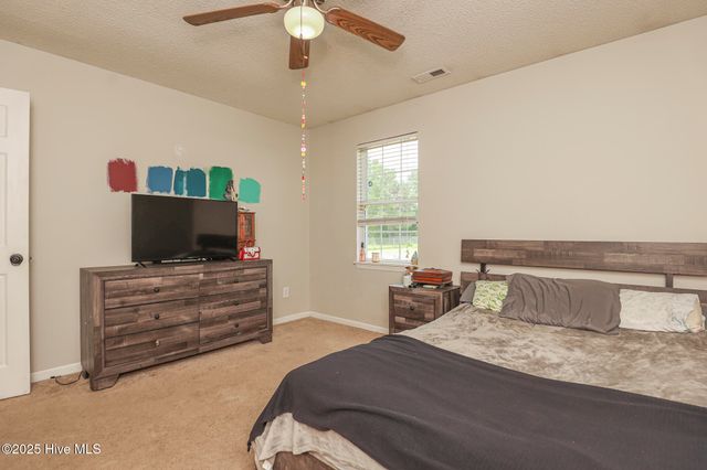 302 Paddock Place, Jacksonville, NC 28546