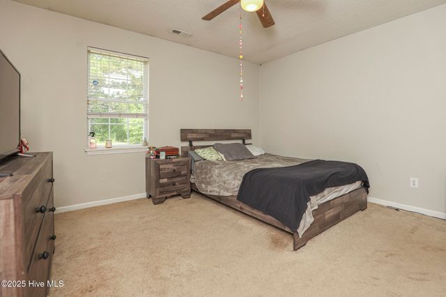 302 Paddock Place, Jacksonville, NC 28546