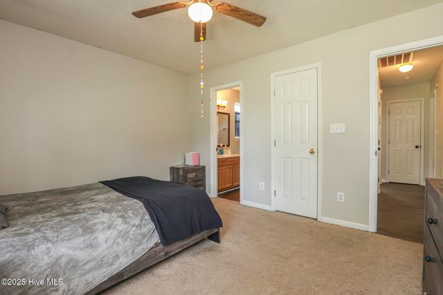 302 Paddock Place, Jacksonville, NC 28546