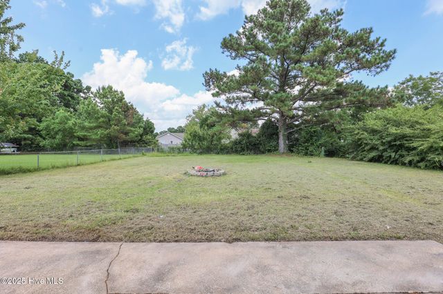 302 Paddock Place, Jacksonville, NC 28546