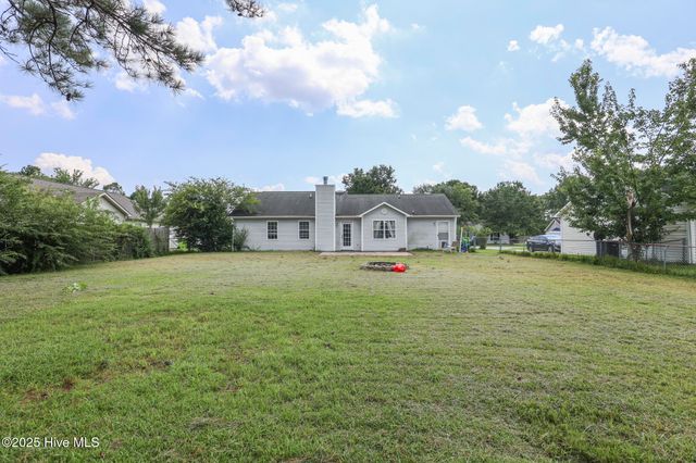 302 Paddock Place, Jacksonville, NC 28546