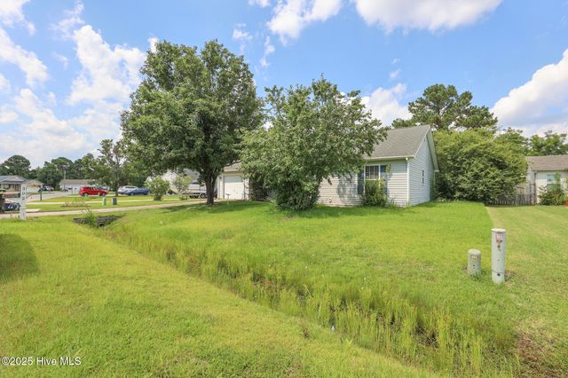 302 Paddock Place, Jacksonville, NC 28546