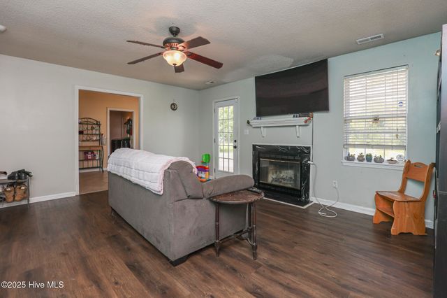 302 Paddock Place, Jacksonville, NC 28546