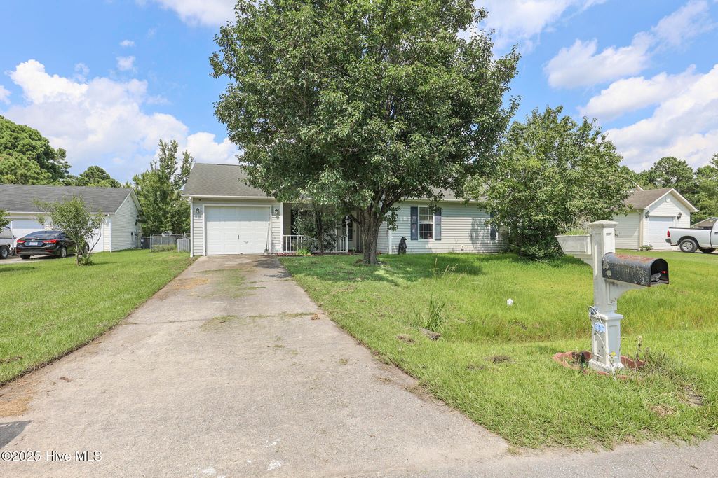 302 Paddock Place, Jacksonville, NC 28546