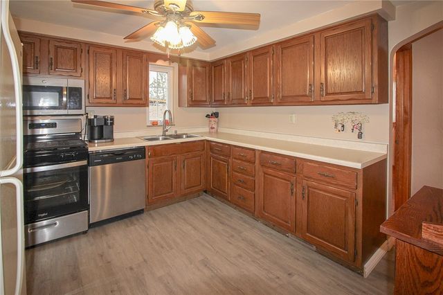 164 Gill Hall Rd, Jefferson Hills, PA 15025