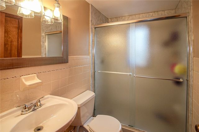 164 Gill Hall Rd, Jefferson Hills, PA 15025