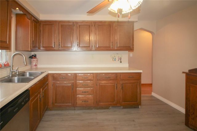 164 Gill Hall Rd, Jefferson Hills, PA 15025