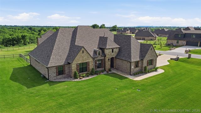 8438 E 106th Place N, Owasso, OK 74055