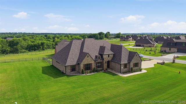 8438 E 106th Place N, Owasso, OK 74055