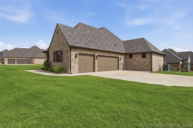 8438 E 106th Place N, Owasso, OK 74055