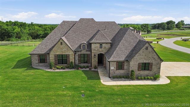 8438 E 106th Place N, Owasso, OK 74055