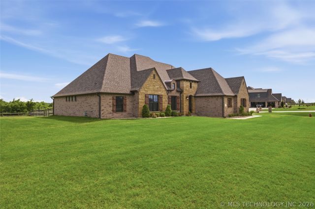 8438 E 106th Place N, Owasso, OK 74055