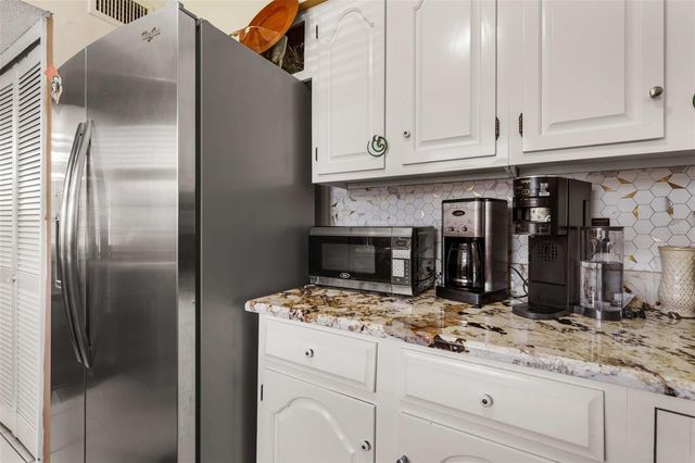 100 E OAK TERRACE DRIVE C1, Leesburg, FL 34748