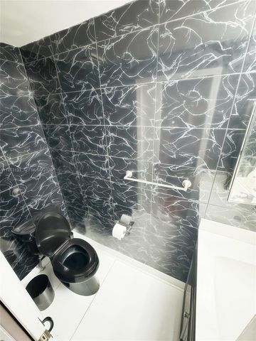 926 SW 102nd Ter, Pembroke Pines, FL 33025