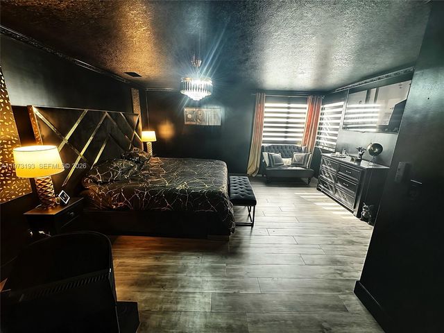 926 SW 102nd Ter, Pembroke Pines, FL 33025