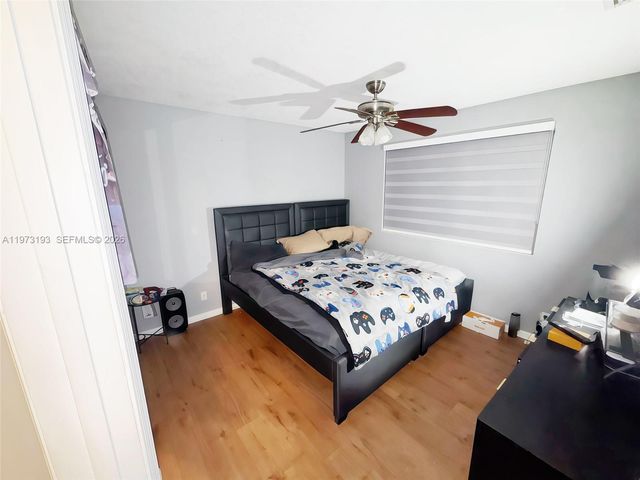 926 SW 102nd Ter, Pembroke Pines, FL 33025