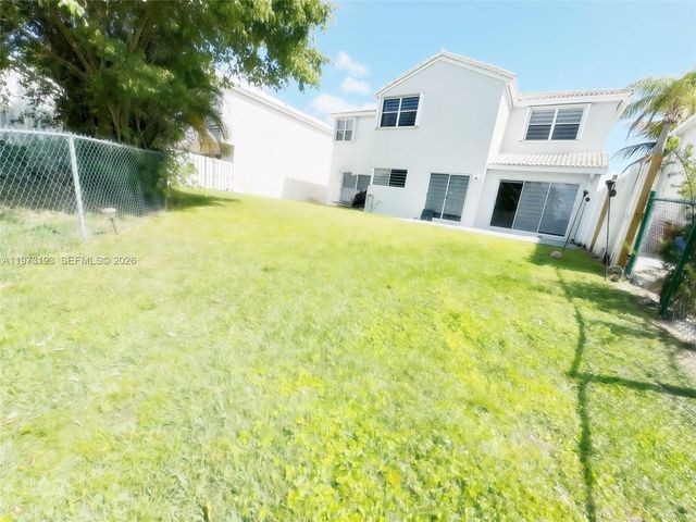 926 SW 102nd Ter, Pembroke Pines, FL 33025
