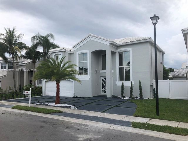 926 SW 102nd Ter, Pembroke Pines, FL 33025