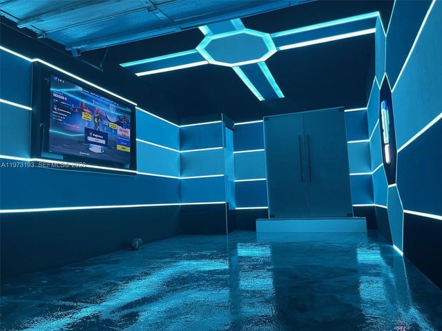 926 SW 102nd Ter, Pembroke Pines, FL 33025