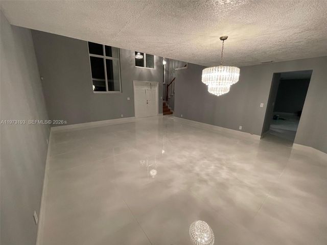 926 SW 102nd Ter, Pembroke Pines, FL 33025