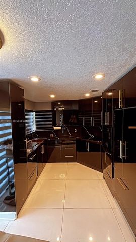 926 SW 102nd Ter, Pembroke Pines, FL 33025