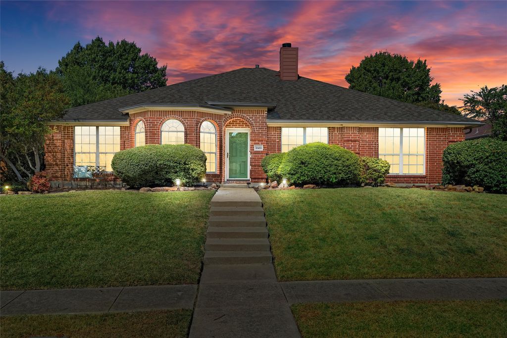 3901 Pointe Loma Drive, Rowlett, TX 75088