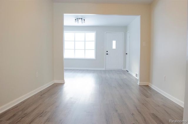 5850 Deering Street, Garden City, MI 48135