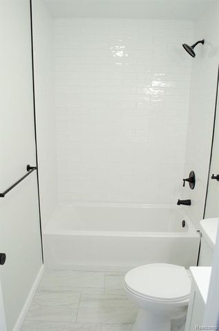 5850 Deering Street, Garden City, MI 48135