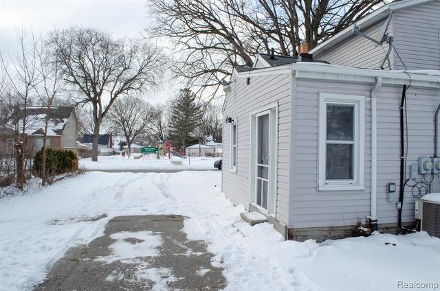 5850 Deering Street, Garden City, MI 48135