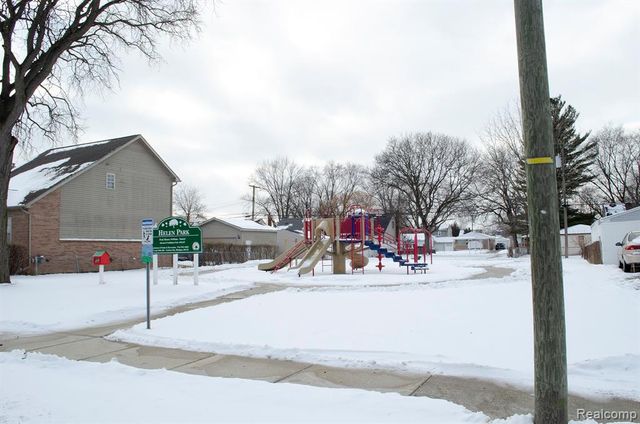 5850 Deering Street, Garden City, MI 48135