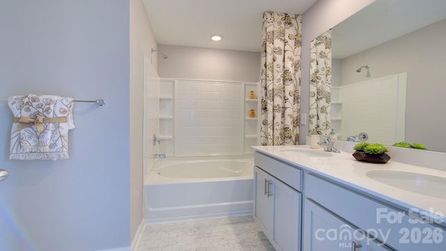 33 Ridgehaven Way, Waynesville, NC 28786