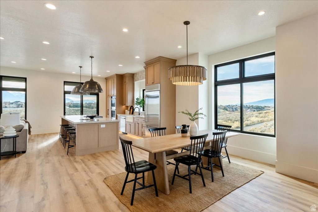 Image 11 of property listing at 1610 E CENTER POINTE DR, Lehi, UT 84043