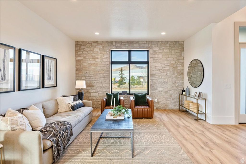 Image 7 of property listing at 1610 E CENTER POINTE DR, Lehi, UT 84043