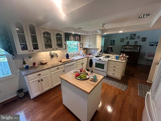 7758 TARA HEIGHTS PL, Springfield, VA 22153