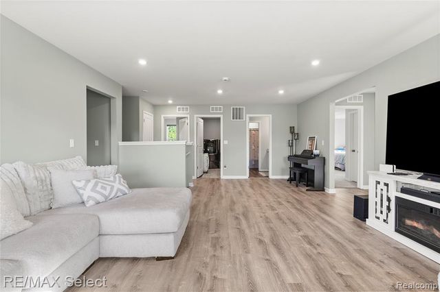 8371 Crossbow Court, Grand Blanc, MI 48439