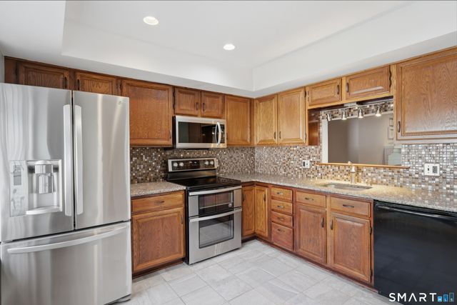403 Holly Hill Drive 403, Rocky Hill, CT 06067