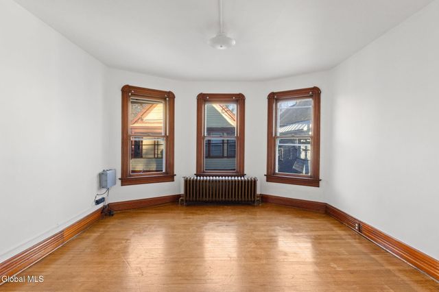19 Ingersoll Avenue, Schenectady, NY 12305
