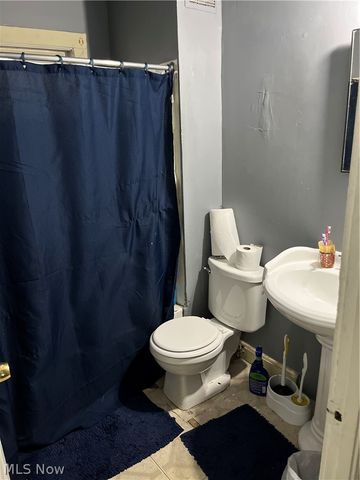 12612 Christine Avenue, Garfield Heights, OH 44105