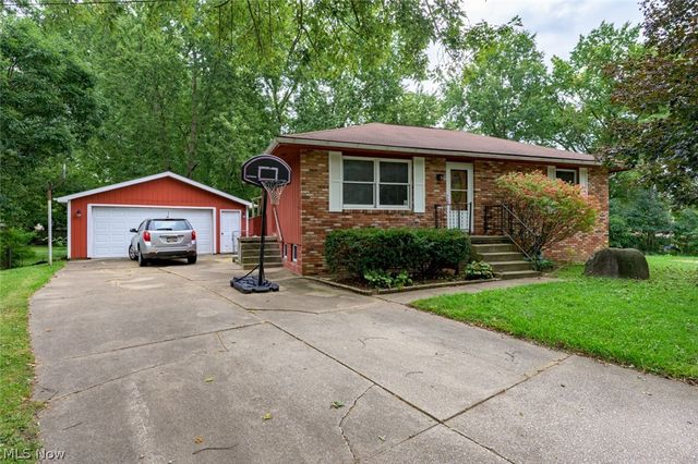3744 Pelham Lane, Kent, OH 44240