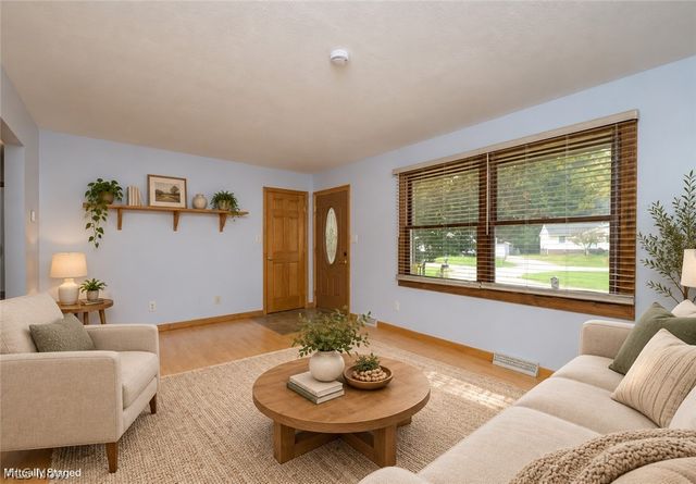3744 Pelham Lane, Kent, OH 44240