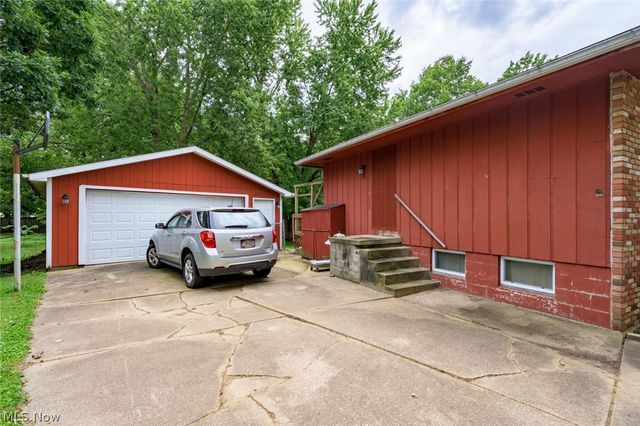 3744 Pelham Lane, Kent, OH 44240