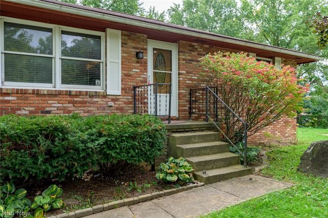 3744 Pelham Lane, Kent, OH 44240