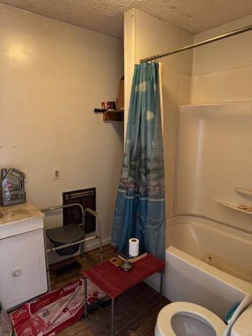 144 N Plum Street, Irvine, KY 40336