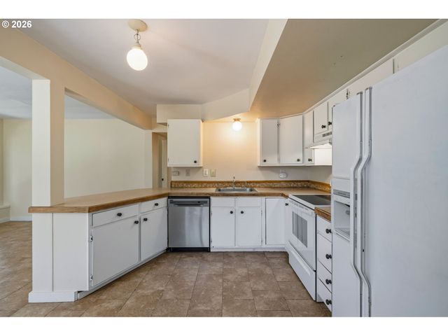 9540 Sw TERWILLIGER Blvd, Portland, OR 97219