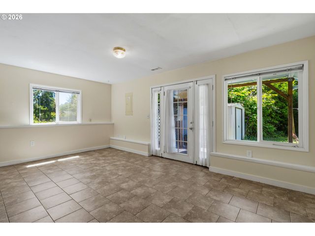 9540 Sw TERWILLIGER Blvd, Portland, OR 97219