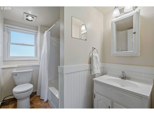 9540 Sw TERWILLIGER Blvd, Portland, OR 97219
